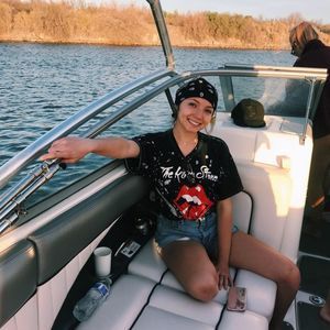 Meet your Posher, Rebecca